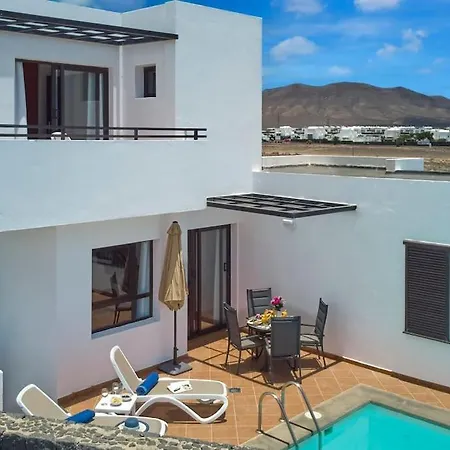 בית נופש Casa Maria Duplex With Sea & Mountain Views, 15 Minutes Walk From The Marina Rubicon פלאיה בלנקה