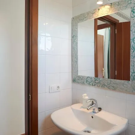 Feriehus Casa Maria Duplex With Sea & Mountain Views, 15 Minutes Walk From The Marina Rubicon Playa Blanca (Lanzarote)