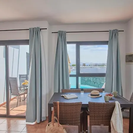 Casa Maria Duplex With Sea & Mountain Views, 15 Minutes Walk From The Marina Rubicon *