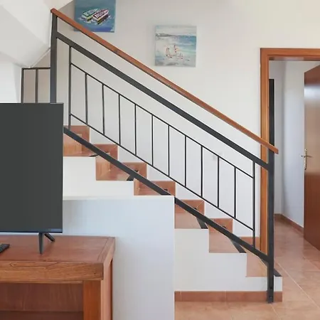 Дом отдыха Casa Maria Duplex With Sea & Mountain Views, 15 Minutes Walk From The Marina Rubicon Коста Бланка