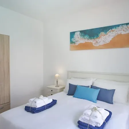 Дом отдыха Casa Maria Duplex With Sea & Mountain Views, 15 Minutes Walk From The Marina Rubicon