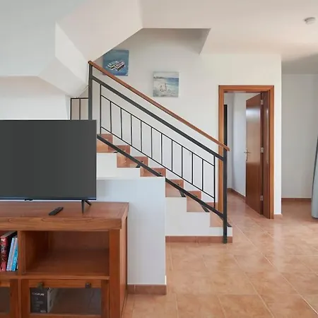 Casa Maria Duplex With Sea & Mountain Views, 15 Minutes Walk From The Marina Rubicon *