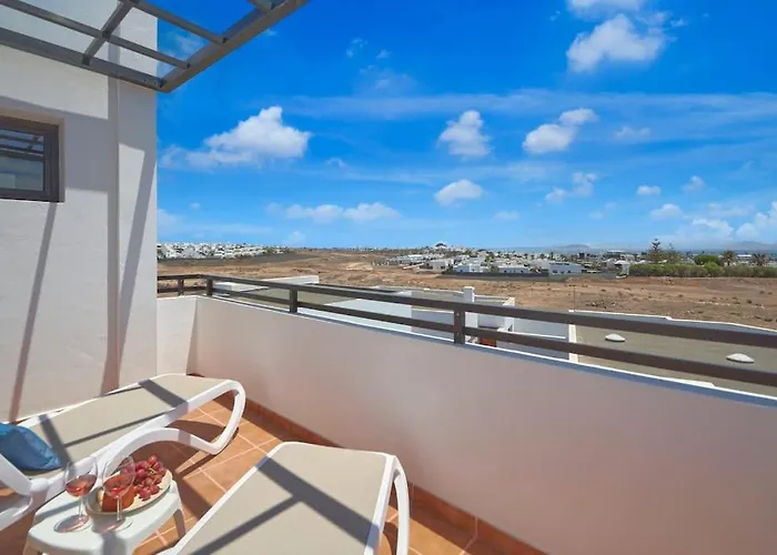 Casa Maria Duplex With Sea & Mountain Views, 15 Minutes Walk From The Marina Rubicon Vakantiehuis