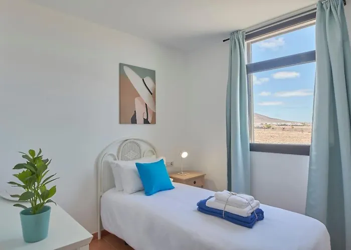 Vakantiehuis Casa Maria Duplex With Sea & Mountain Views, 15 Minutes Walk From The Marina Rubicon *