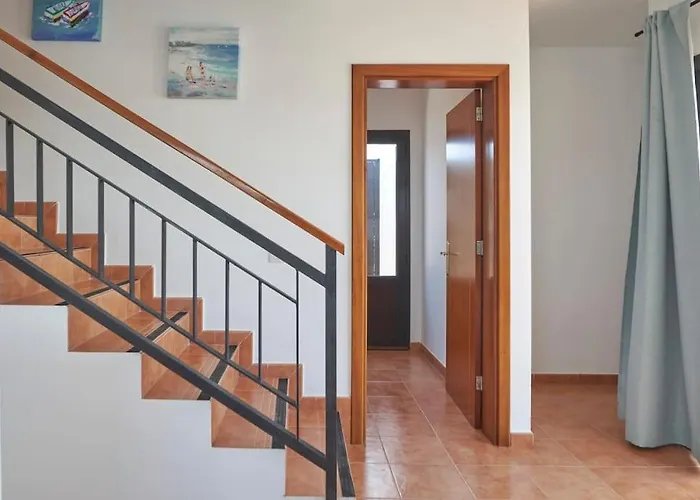 Vakantiehuis Casa Maria Duplex With Sea & Mountain Views, 15 Minutes Walk From The Marina Rubicon *