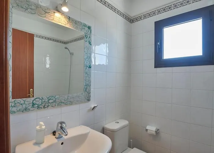 Vakantiehuis Casa Maria Duplex With Sea & Mountain Views, 15 Minutes Walk From The Marina Rubicon