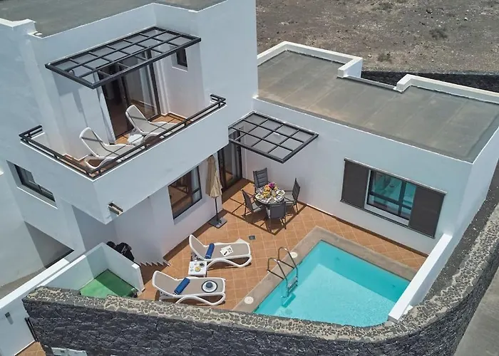 Vakantiehuis Casa Maria Duplex With Sea & Mountain Views, 15 Minutes Walk From The Marina Rubicon *