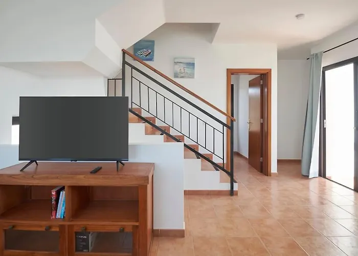 Casa Maria Duplex With Sea & Mountain Views, 15 Minutes Walk From The Marina Rubicon *