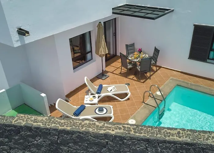 Vakantiehuis Casa Maria Duplex With Sea & Mountain Views, 15 Minutes Walk From The Marina Rubicon Playa Blanca (Lanzarote)