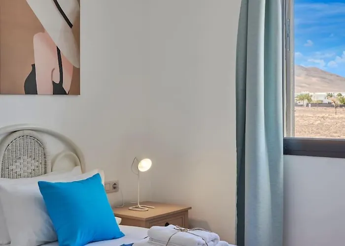 Vakantiehuis Casa Maria Duplex With Sea & Mountain Views, 15 Minutes Walk From The Marina Rubicon *