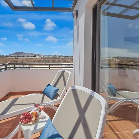 Casa María Duplex With Sea&mountain Views, 15 Minutes Walk From The Marina Rubicón *