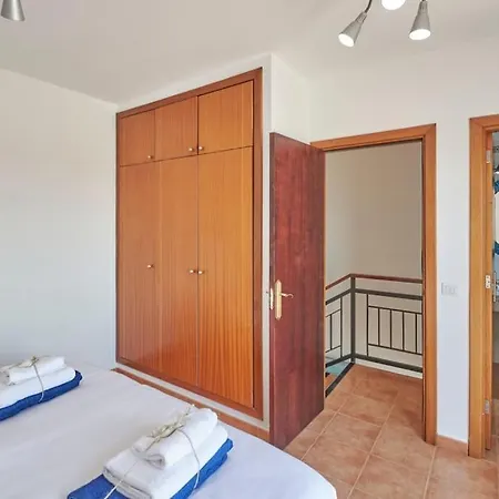 Casa de Férias Casa María Duplex With Sea&mountain Views, 15 Minutes Walk From The Marina Rubicón