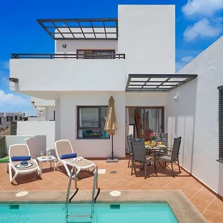 Holiday home Casa Maria Duplex With Sea & Mountain Views, 15 Minutes Walk From The Marina Rubicon Playa Blanca (Lanzarote)