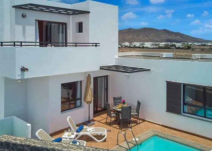 Holiday home Casa Maria Duplex With Sea & Mountain Views, 15 Minutes Walk From The Marina Rubicon Playa Blanca (Lanzarote)
