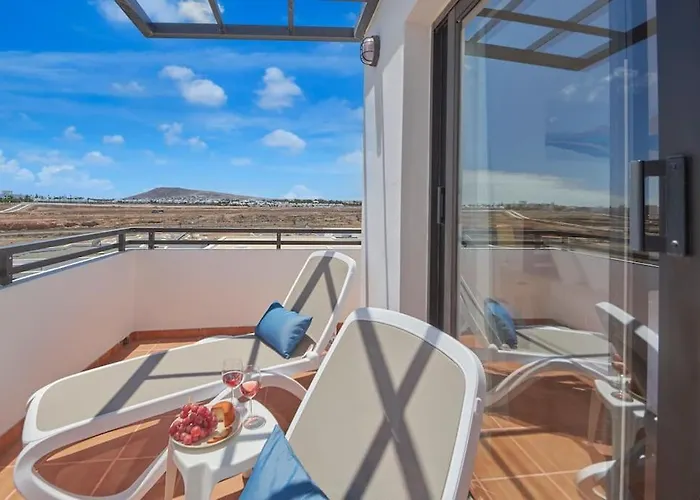 Casa Maria Duplex With Sea & Mountain Views, 15 Minutes Walk From The Marina Rubicon *